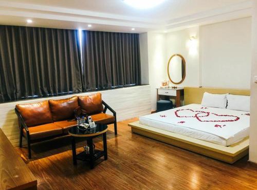 Hoàng Gia Hotel -150 Nghi Tàm HN - by BAY LUXURY