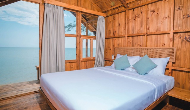 Hola Beach-Beach Club & Eco Glamping Resort