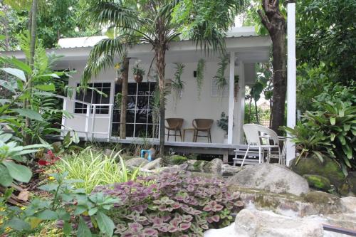 Homeku Guesthouse Room 4 Cozy Stay Close to Suvarnabhumi Airport in Lat Krabang