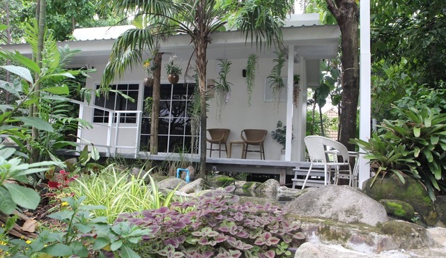 Homeku Guesthouse Room 4 Cozy Stay Close to Suvarnabhumi Airport in Lat Krabang