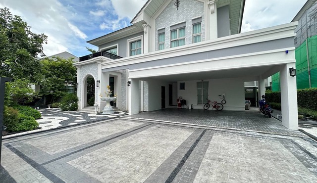 House near Suvarnabhumi Airport in Tambon Rachathewa