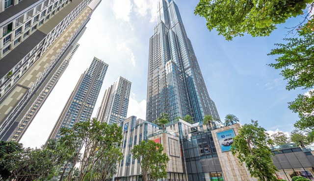 Isabelle Luxury inside Landmark 81 Tower