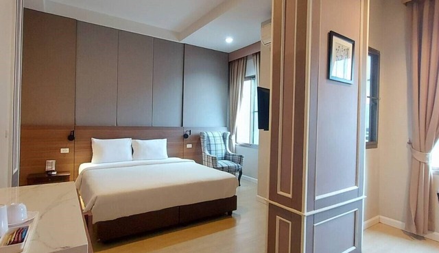 J Park Hotel