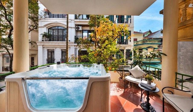 Jacuzzi House West Lake with Spacious Balcony