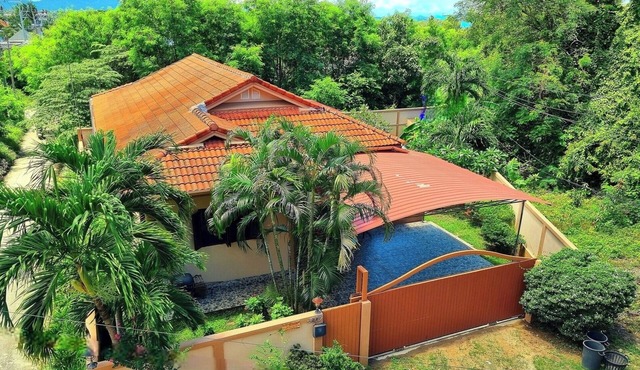 Jasmine's Bungalow *3 Bedroom 2 Bathroom Baby Cots*