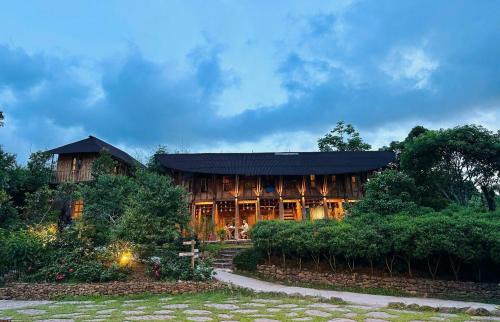 Kỳ Thượng Am Váp Farm in Hoanh Bo
