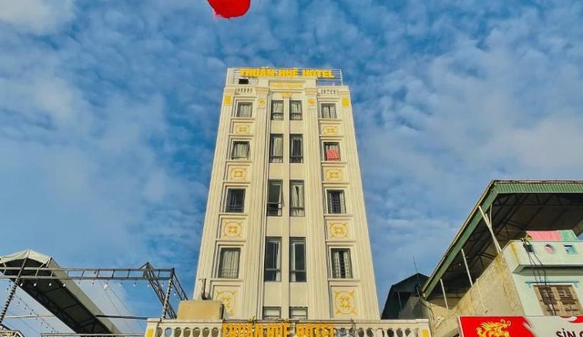 Khách sạn Thuấn Huệ