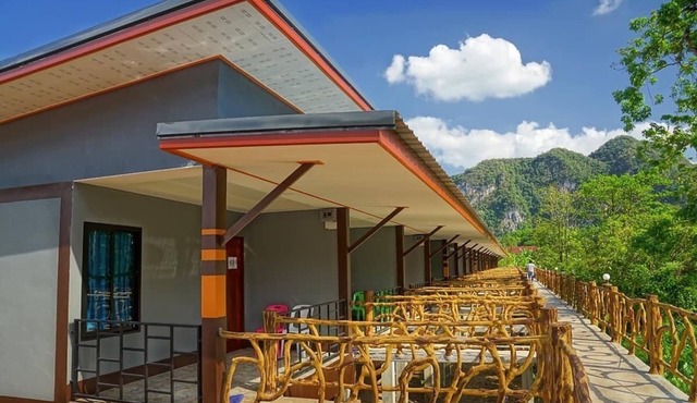Khao Sok Smiley Bungalow’s in Tambon Khlong Sok