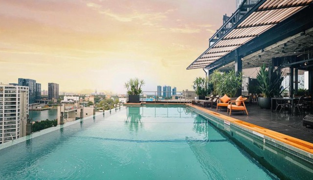 Kin Hotel Thi Sach Edition
