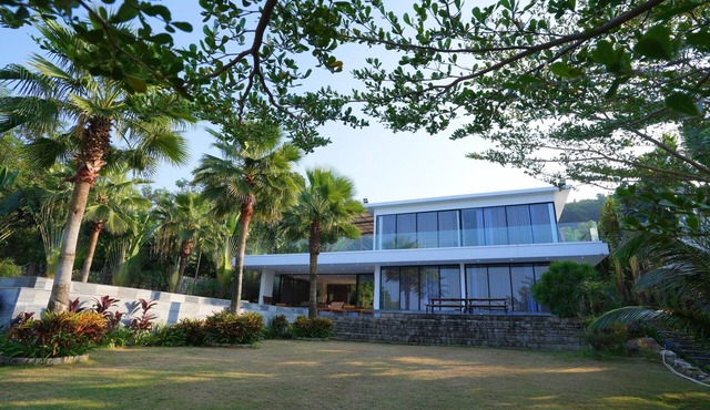 Kiwuki Luxury Villa with private beach in Phu Quoc