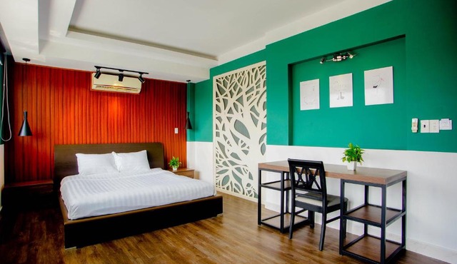 Lá Hotel Bình Tân