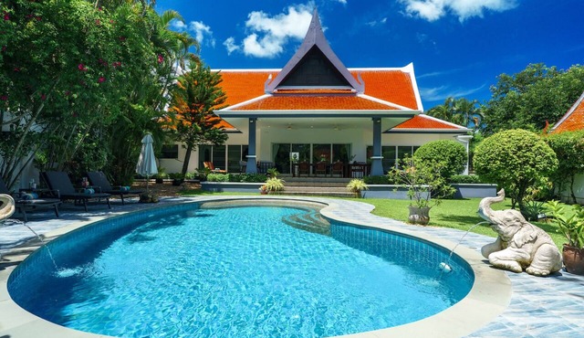 La Romanee - Large 3BR Tropical Garden