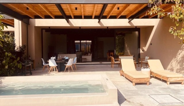 Lake house with Jacuzzi, pool and paddle court. in Valle de Bravo