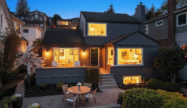 Lake Views Galore! - Minutes to UW & Light Rail - Premium Neighborhood in Seattle