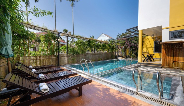 Lancelynk Retreat Hoi An offers a swimming pool. Guests enjoy free WiFi.