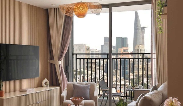 Large 3BRs+2WCs | City & D1 View | 5 min BuiVien