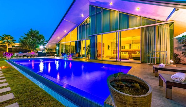 Large Private Pool Villa with 7 Bedrooms 7B