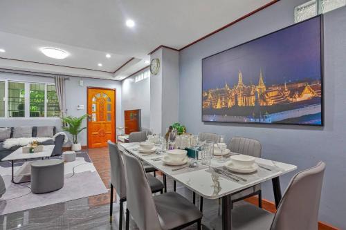 Large Spacious 3BR House at BTS ON NUT in Phra Khanong