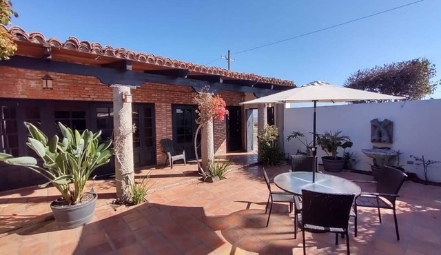 Las Mañanitas in Senada