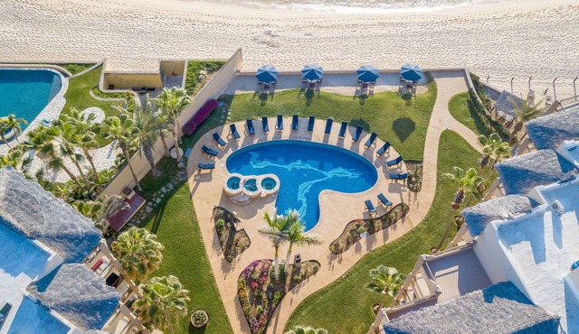 Las Olas Oceanfront Surfer's Paradise, 3 Bedroom Ground Level End Unit in San José del Cabo
