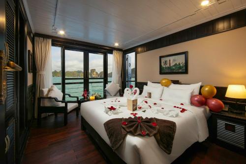 Lily Cruise in Ha Long