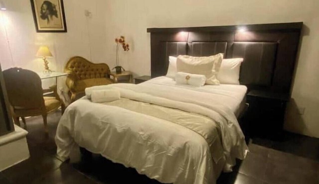 Loft + Kitchen + Bathroom + Living Room/3 km from the Cathedral/1 km from the Metro in Guadalajara