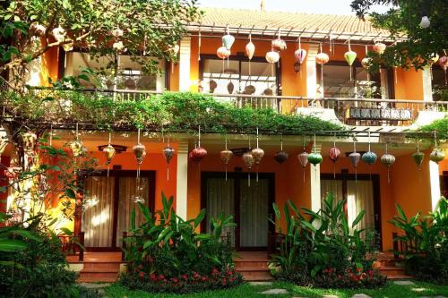 Luong Son Retreat