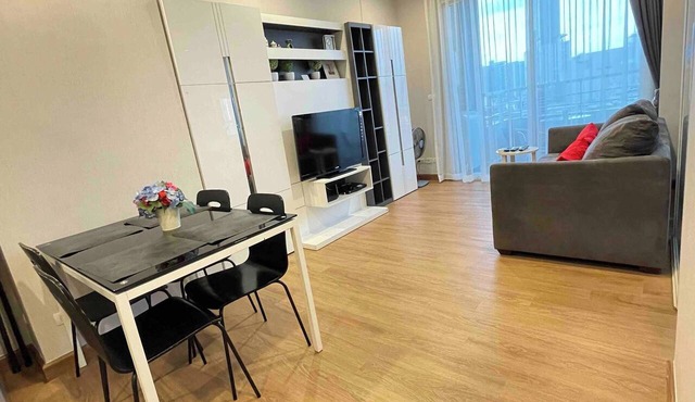 Luxurious 2-Bedroom Apartment Near Chao Phraya River in Bangkok