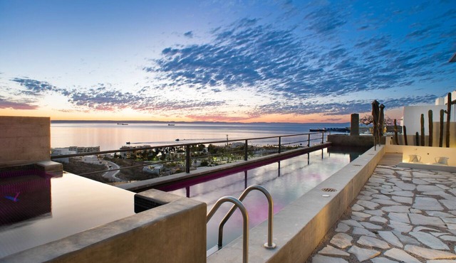 Luxurious Residence with Panoramic Views to the Sea of Cortés in La Paz