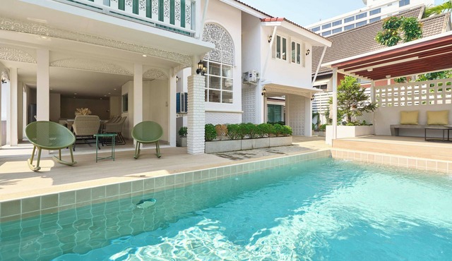 Luxurious 5-bedroom Pool Villa in the Heart of Chiang Mai near Night Bazaar