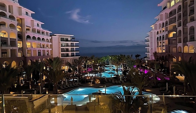 LUXURY 3BD/4BA Penthouse Ocean View At An All New 5 Star Resort On The Beach! in San José del Cabo