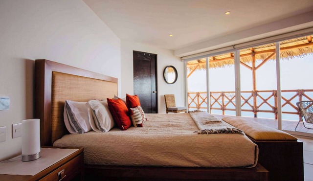 Luxury 3BR PH with EV Charger (PH1 BB) in Acapulco de Juárez