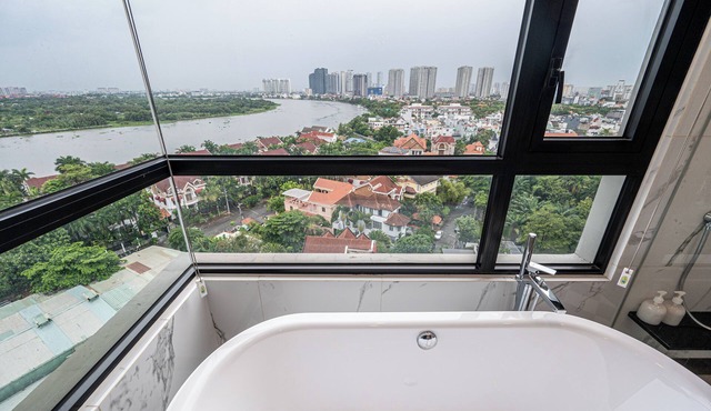 Luxury 4 Bedrooms Condo with Amazing River View
