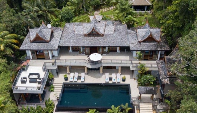 Luxury 4 bedrooms Villa with Seaview Infinity Pool overlooking Surin Beach in Surin Beach