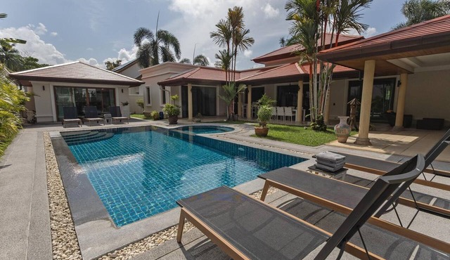 Luxury 4BR Villa with Private Pool & Jacuzzi in Thalang