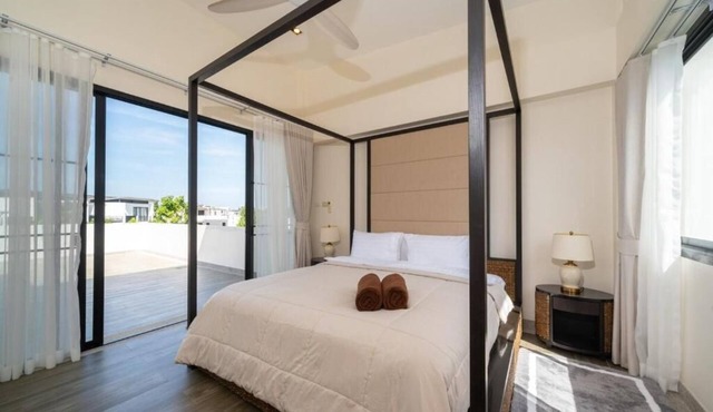 Luxury 5 bed Laguna Park no pool