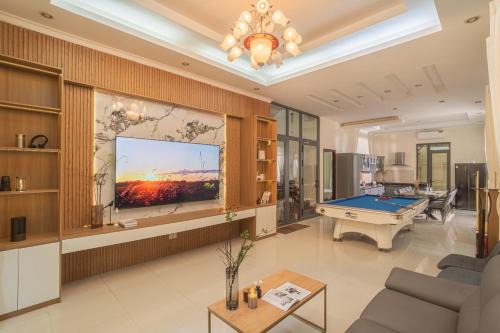 Luxury 5-Bedroom Villa for 10 Guests