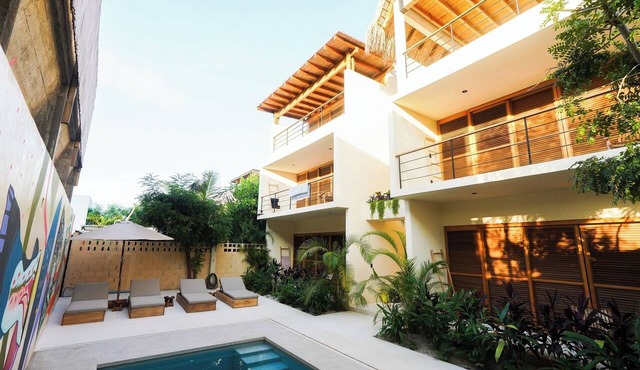 luxury 6-bdr building in gorgeous Brisas de Zicatela with AC, pool and yoga area in Brisas de Zicatela