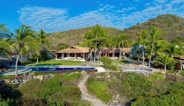 Luxury Beachfront Villa, Infinity Pool, Troncones Surf Point, Mexico in Troncones