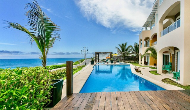 Luxury condo rooftop pool with 360° ocean views in Isla Mujeres