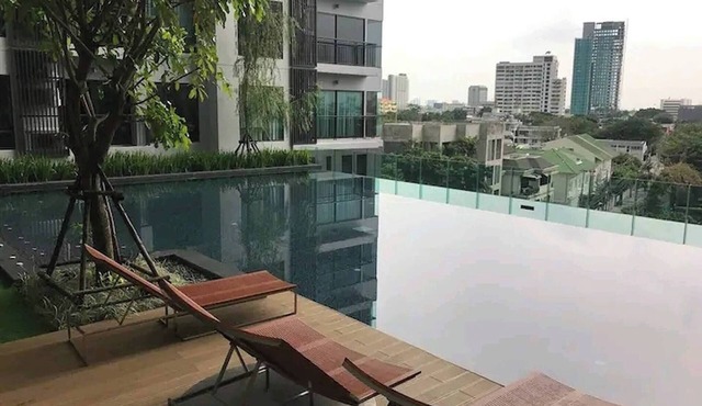 Luxury Condo in Khlong Toei City Views & Skytrain Access in Khet Khlong Toei