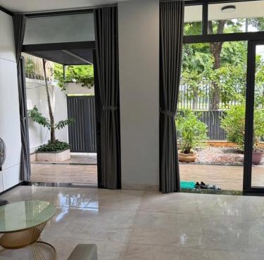 Luxury Entire House - 5BR - 5BA-Elevator , Sauna