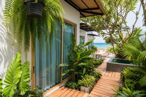 Ma's Sea Beach House in Klong Muang Beach