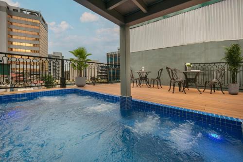 Mama Hostel & Rooftop Pool