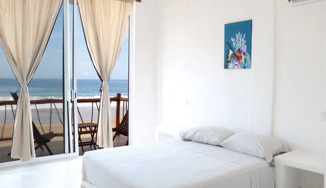 Master Suite Beachfront in Zihuatanejo