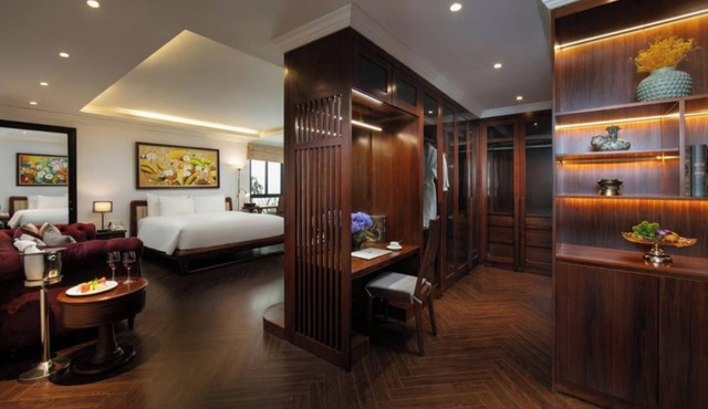 MAY DE VILLE Crown Hotel 1
