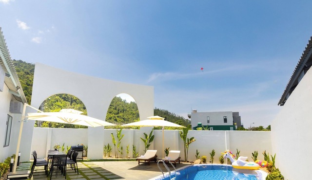 Minimalist-style private villa with unique arched gatewat design & private pool