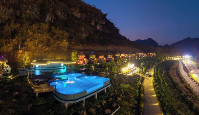 Moc Chau Island - Mountain Park and Resort
