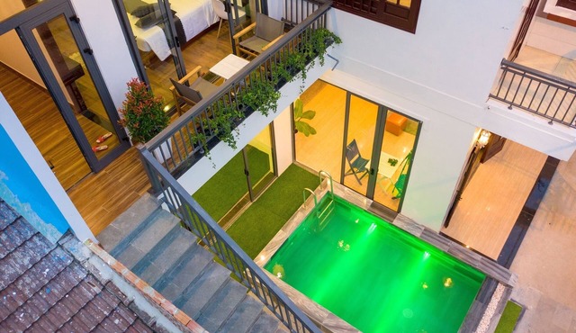 Modern, beautifully furnished private villa with 5 minutes to the beach.