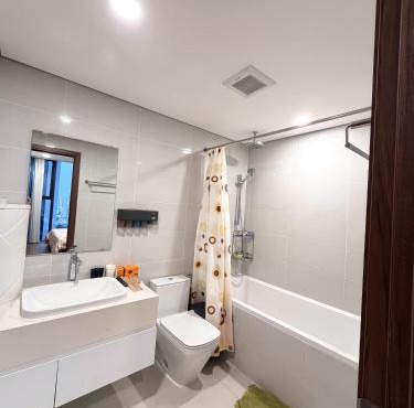 Modern Eco Green 3BR, 2BA, green, airy living